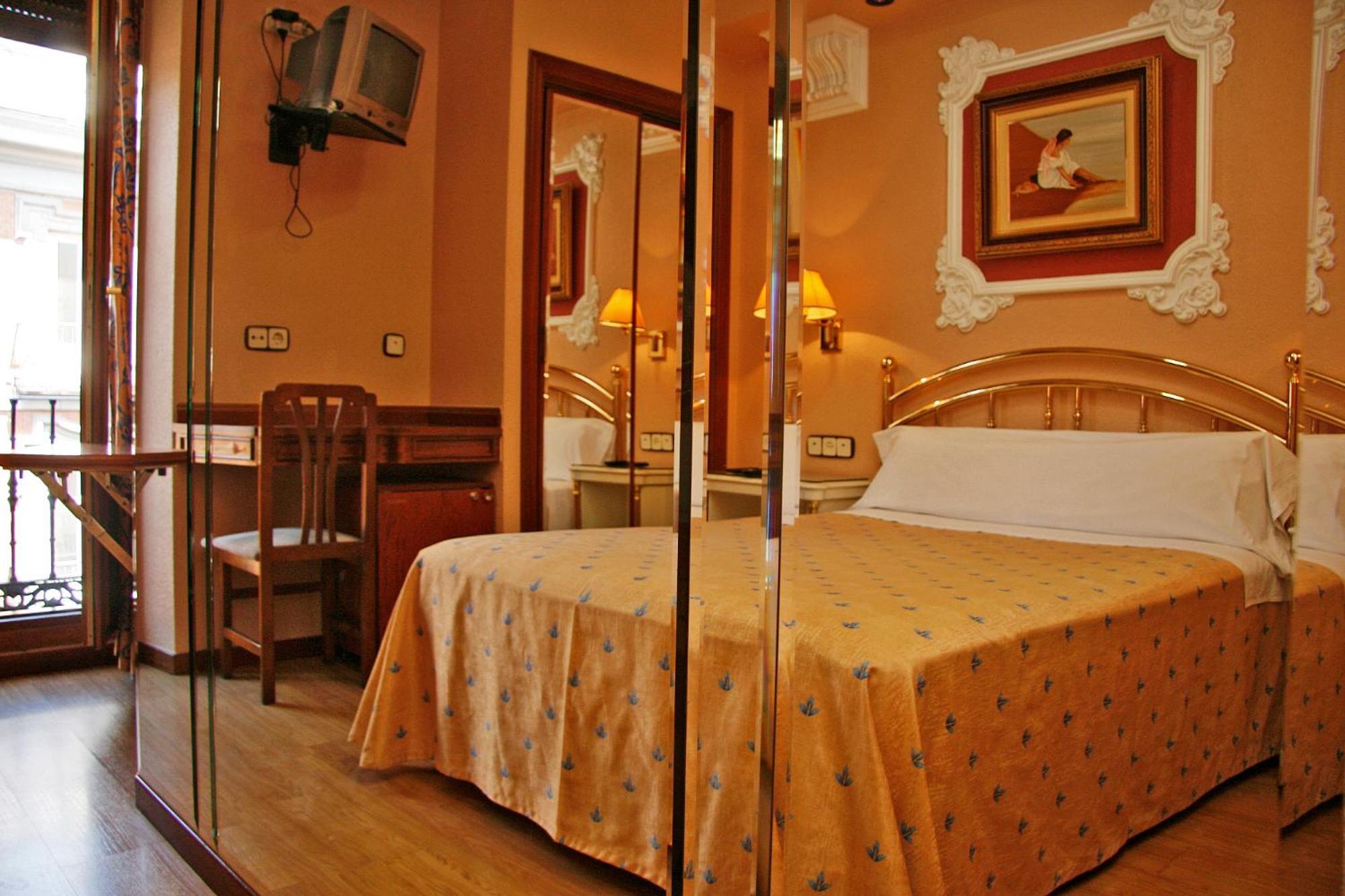 Hostal Victoria III Μαδρίτη Εξωτερικό φωτογραφία