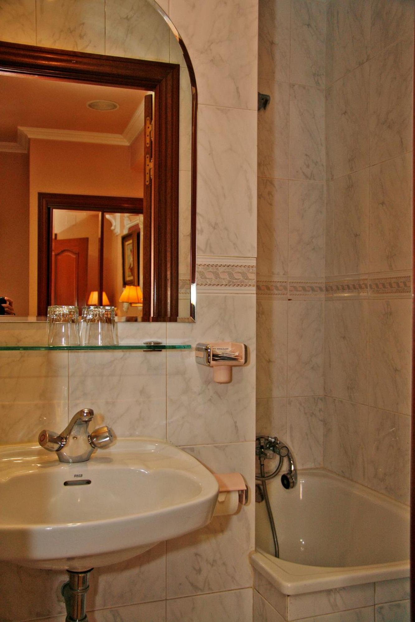 Hostal Victoria III Μαδρίτη Εξωτερικό φωτογραφία