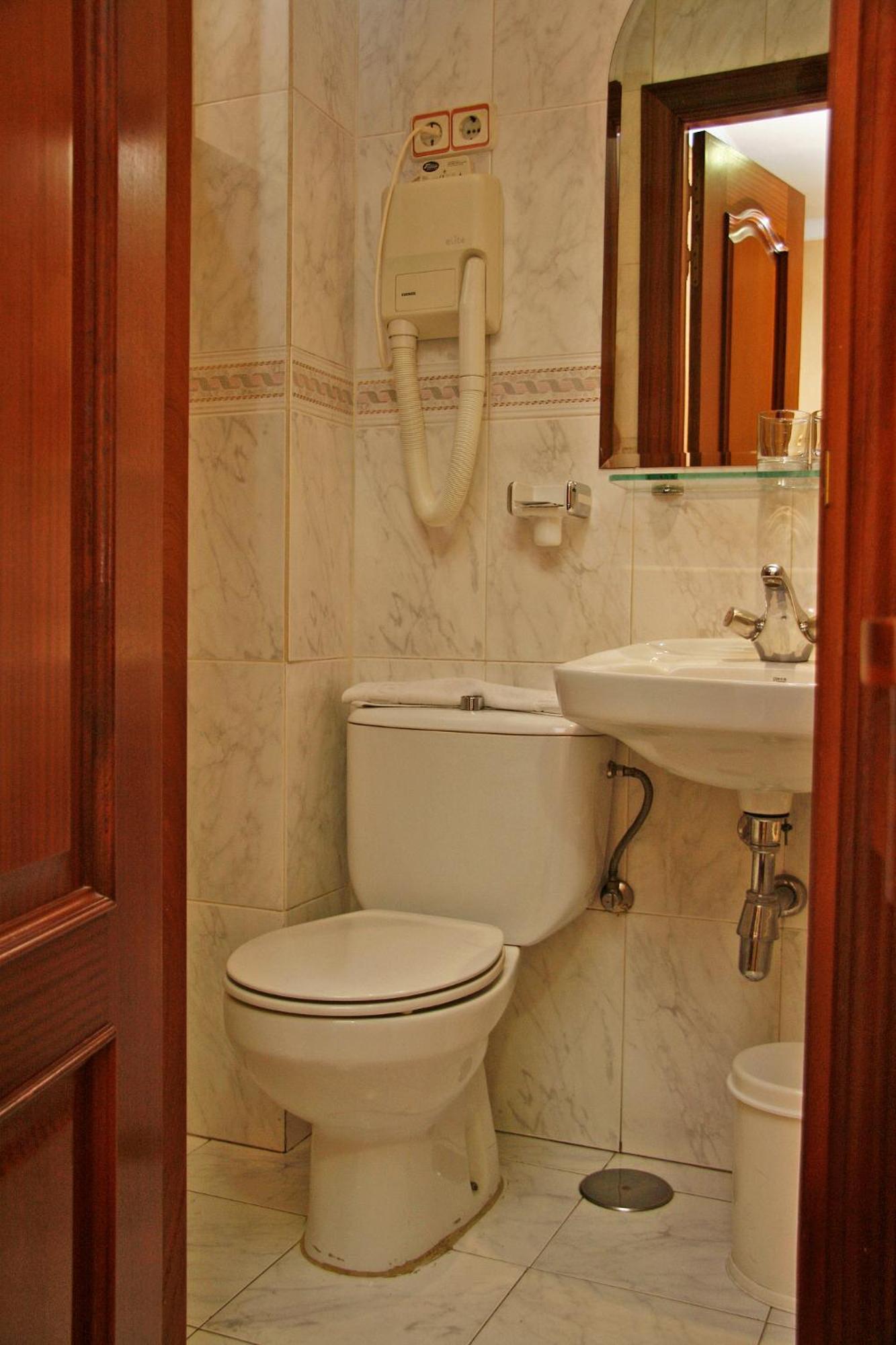 Hostal Victoria III Μαδρίτη Εξωτερικό φωτογραφία