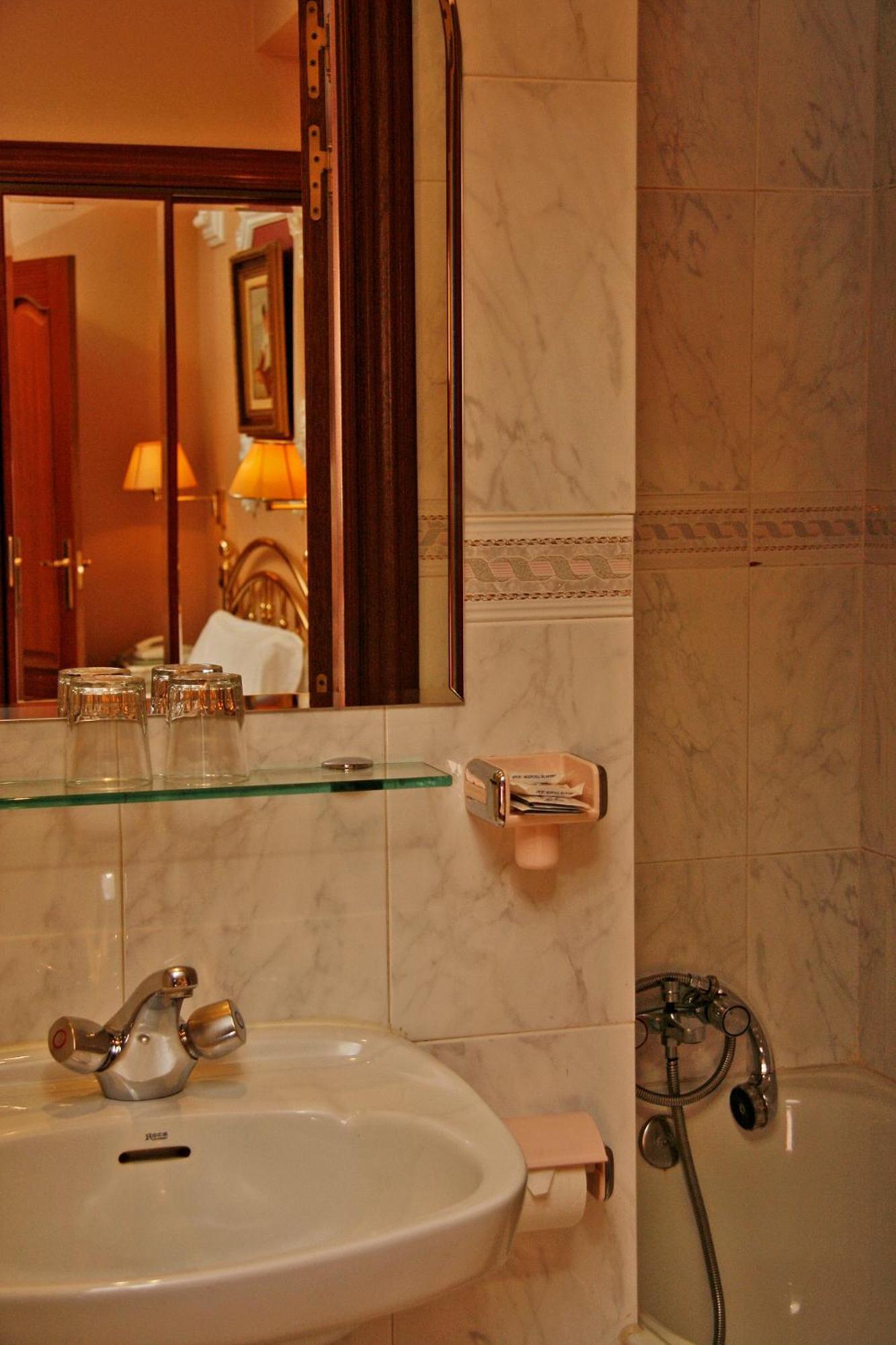 Hostal Victoria III Μαδρίτη Εξωτερικό φωτογραφία