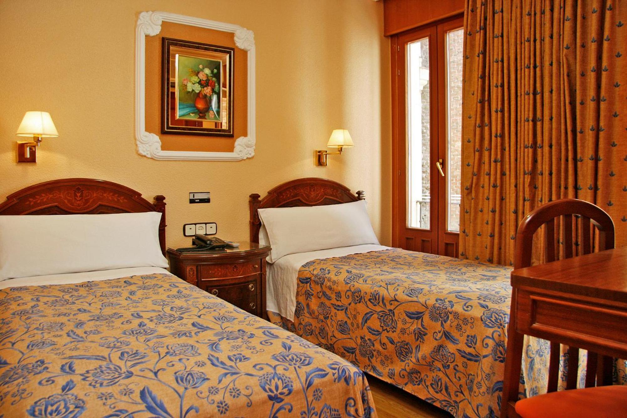 Hostal Victoria III Μαδρίτη Εξωτερικό φωτογραφία