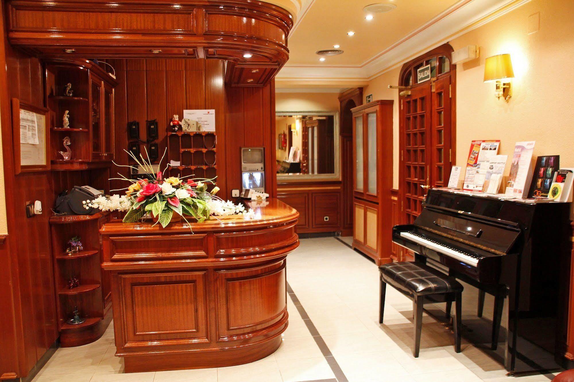 Hostal Victoria III Μαδρίτη Εξωτερικό φωτογραφία