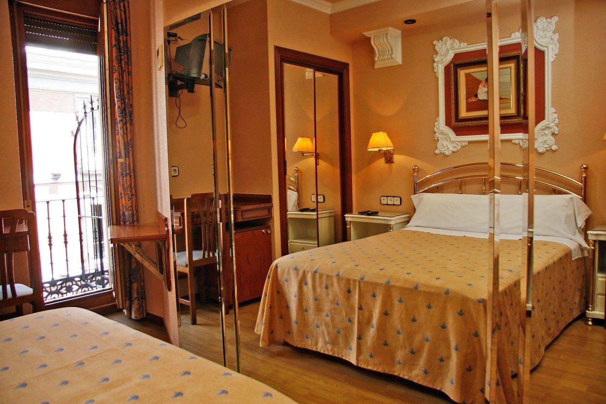 Hostal Victoria III Μαδρίτη Εξωτερικό φωτογραφία