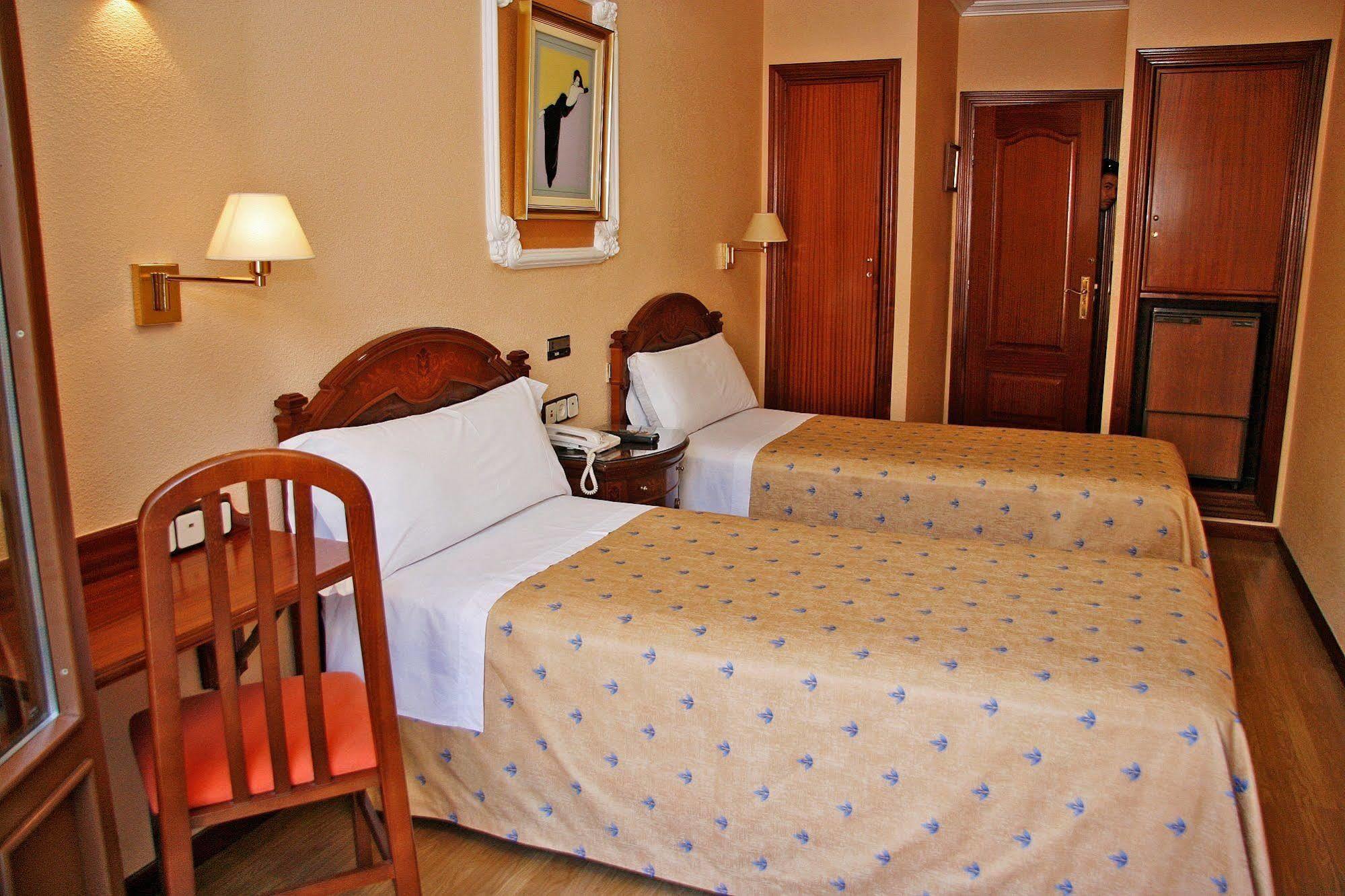 Hostal Victoria III Μαδρίτη Εξωτερικό φωτογραφία