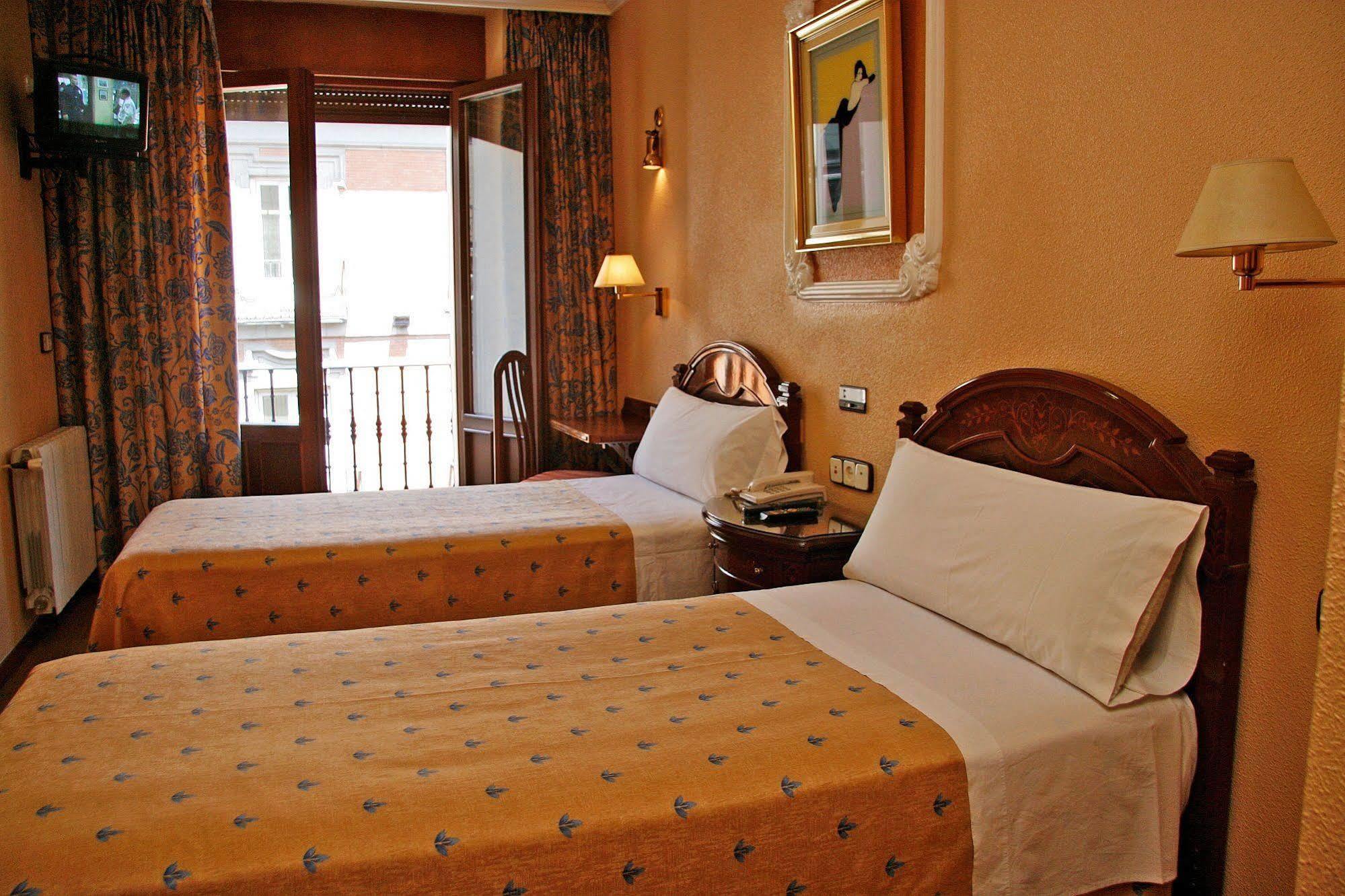 Hostal Victoria III Μαδρίτη Εξωτερικό φωτογραφία