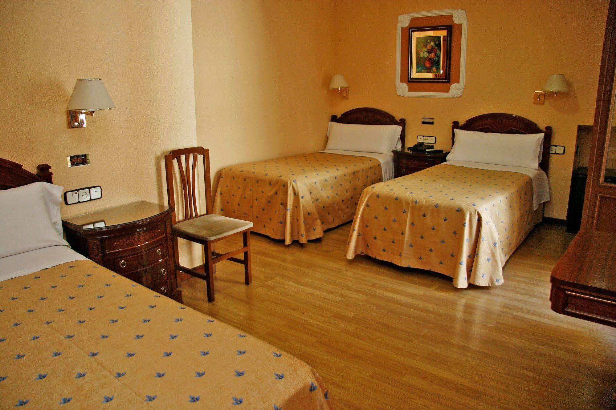 Hostal Victoria III Μαδρίτη Εξωτερικό φωτογραφία