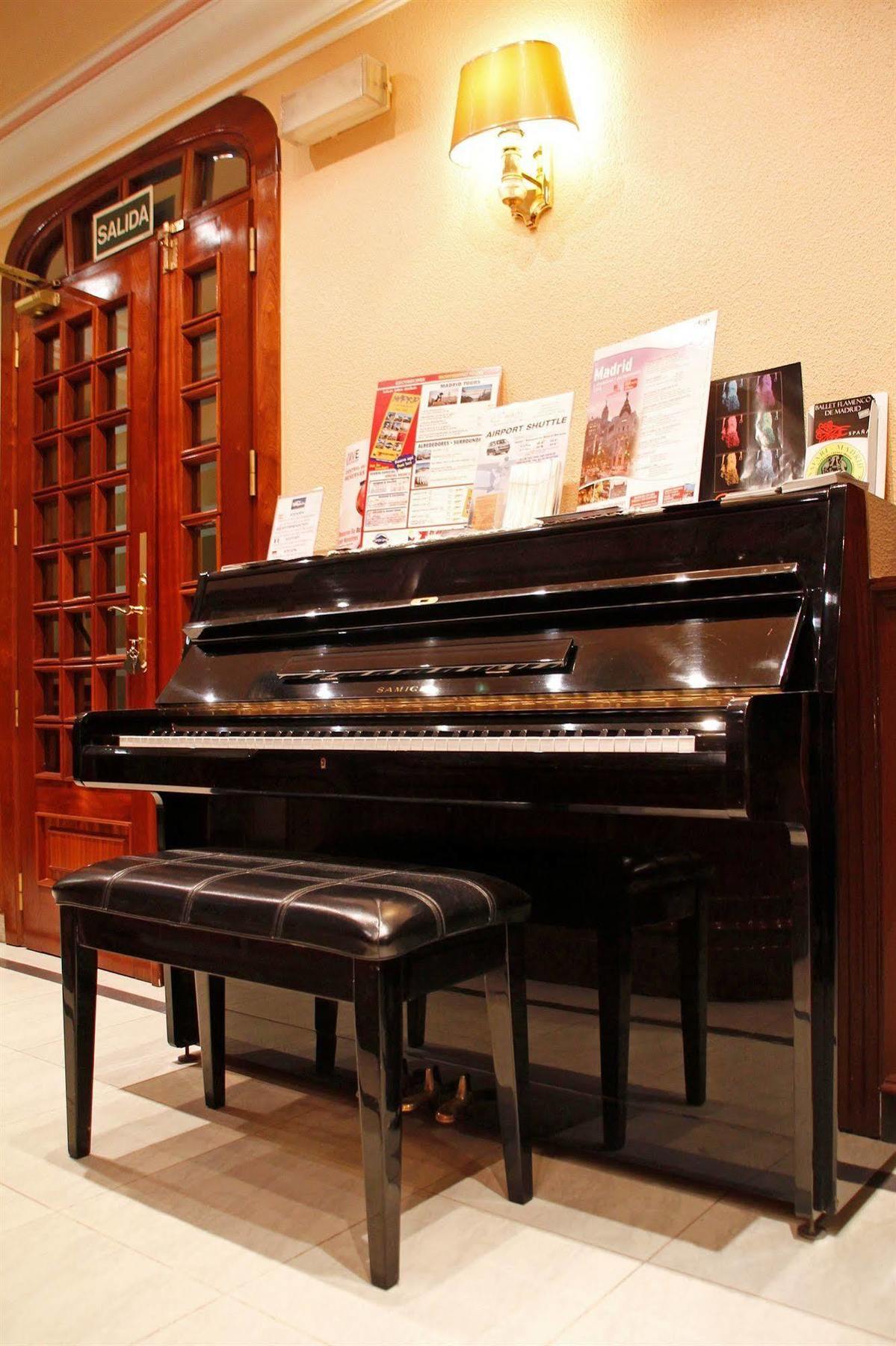 Hostal Victoria III Μαδρίτη Εξωτερικό φωτογραφία